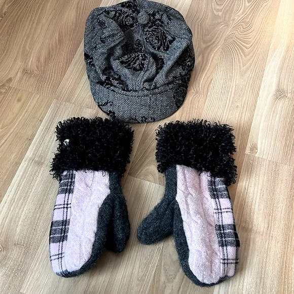 Vintage | Accessories | Bundle Of Hand Crafted Mittens And A  display picture 2
